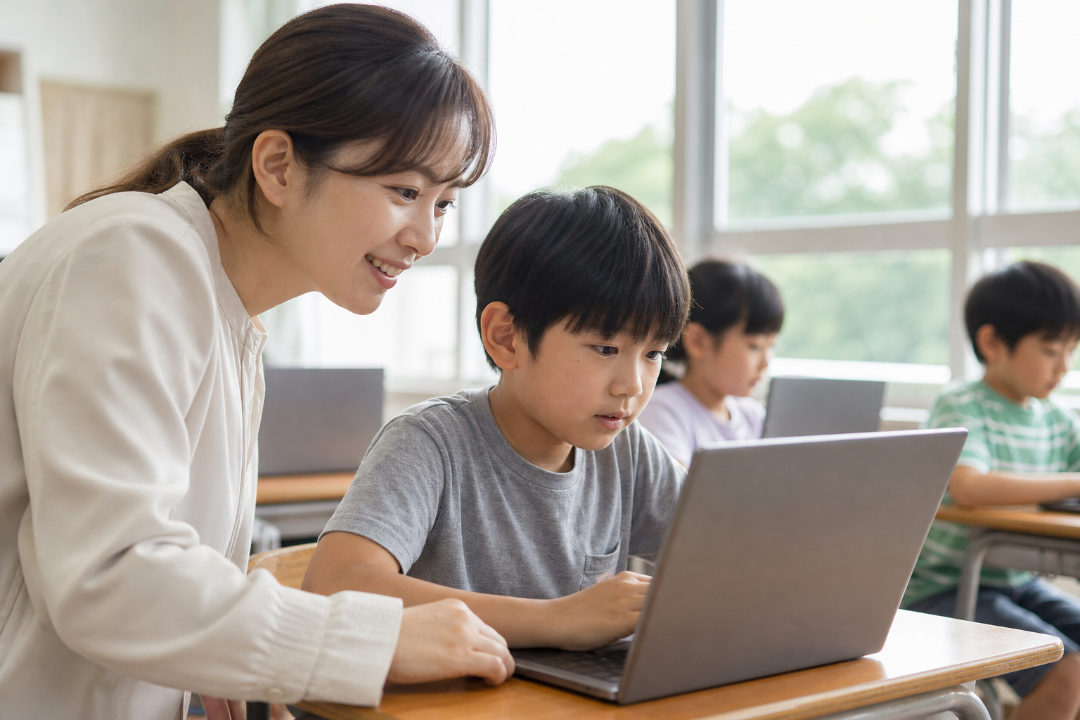 先生が子どもに寄り添って教える少人数レッスン
